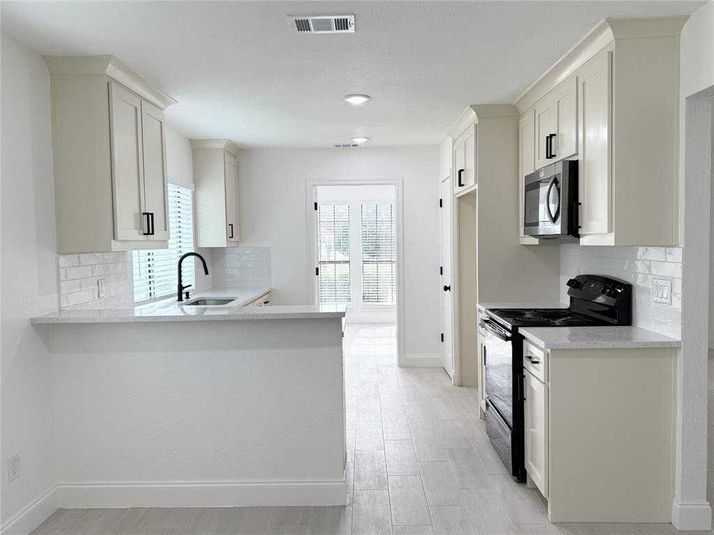 1113 Sheppard Ln - Photo 6 of 24