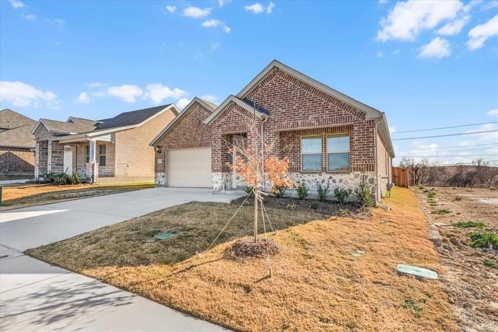 6653 Valley Lake Ln - Photo 3 of 25