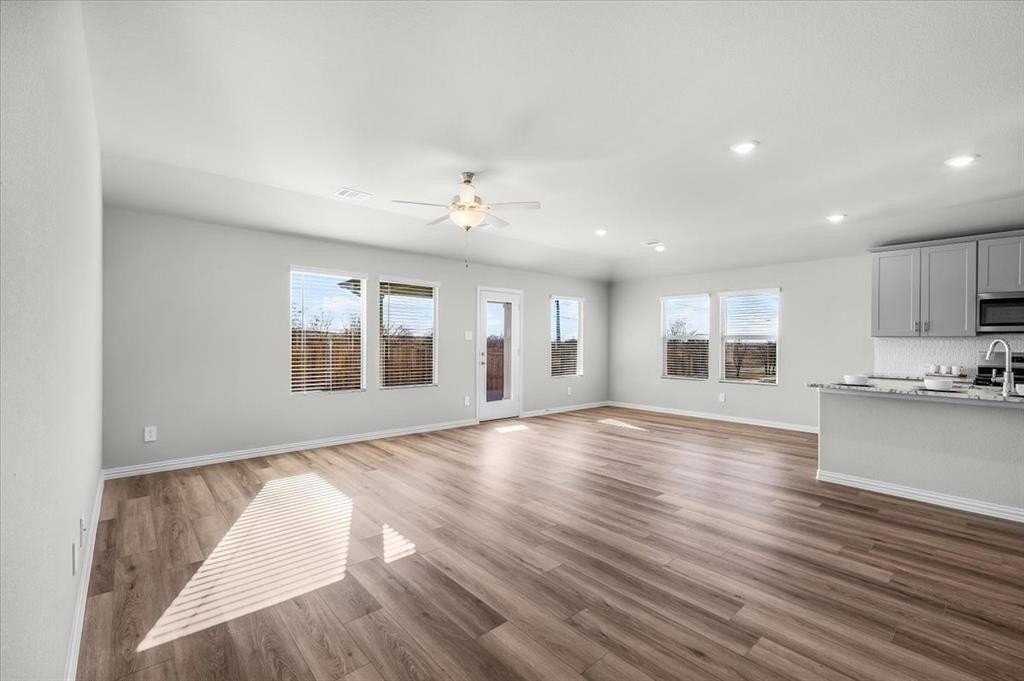 6653 Valley Lake Ln - Photo 7 of 25