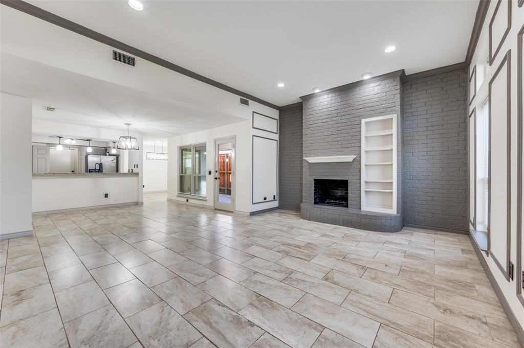 1110 Capitol Ct - Photo 6 of 23