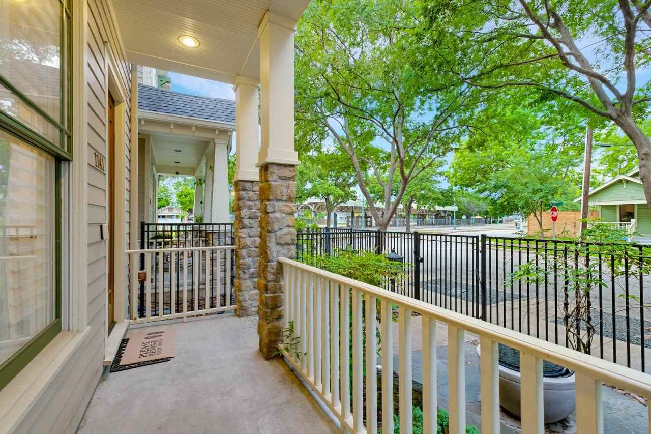 1141 Louise St - Photo 6 of 34