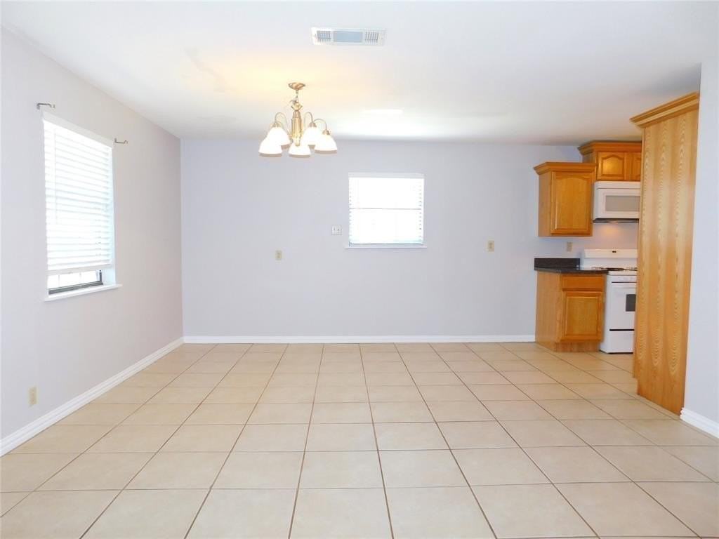 714 N Ruddell St - Photo 4 of 20