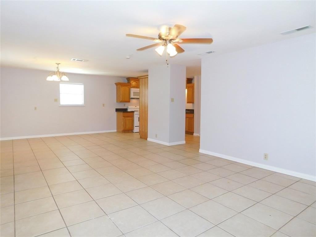 714 N Ruddell St - Photo 5 of 20