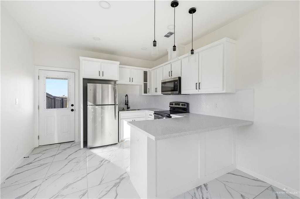 1324 N Abesam Ave #3 - Photo 4 of 37