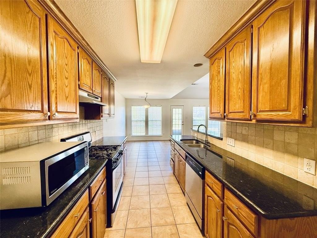 2324 Treyburn Ct - Photo 5 of 11