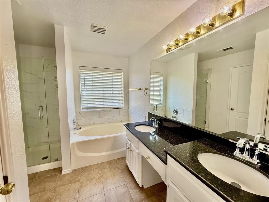 2324 Treyburn Ct - Photo 7 of 11