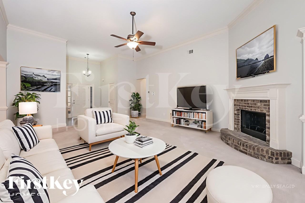 6205 Little Cove Dr - Photo 4 of 19