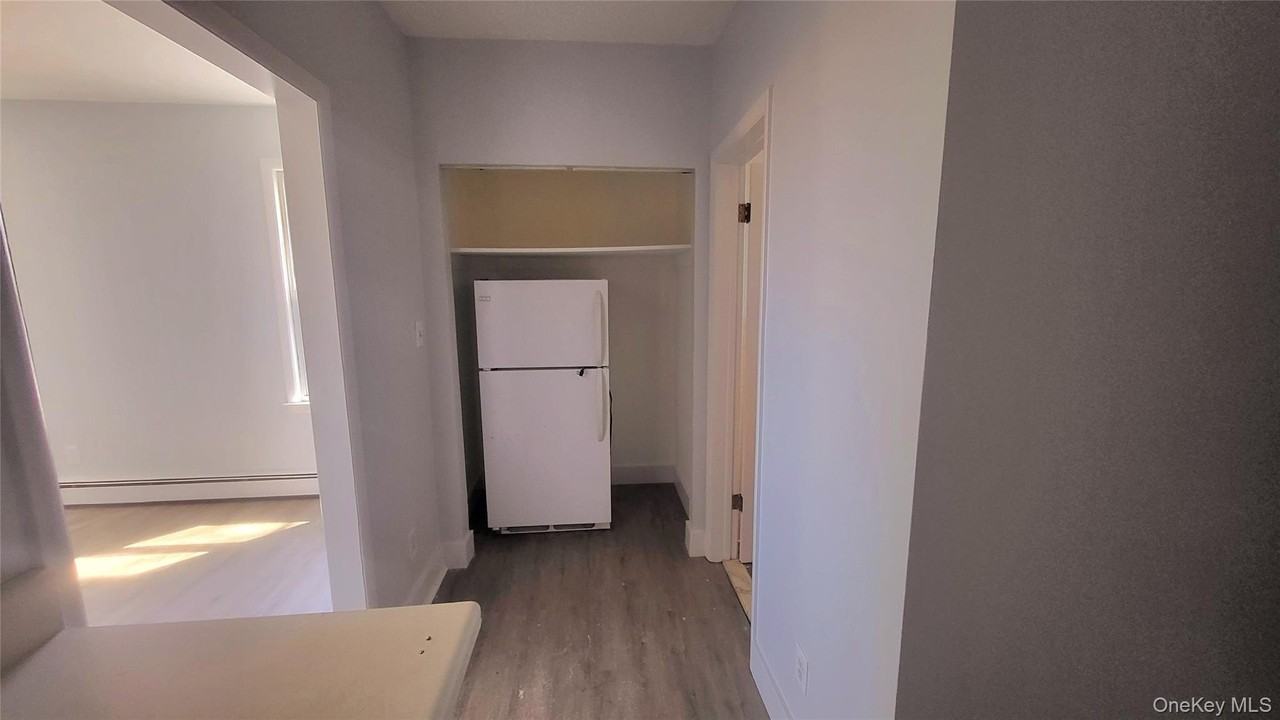 531 Haight Ave - Photo 3 of 8