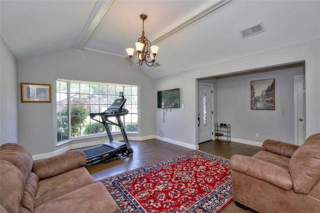 2001 Newcastle Cir - Photo 4 of 32