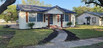 featured image of 2500 Mayo St