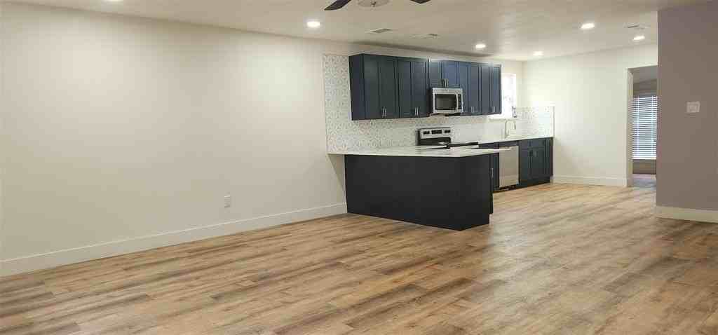 2500 Mayo St - Photo 4 of 18