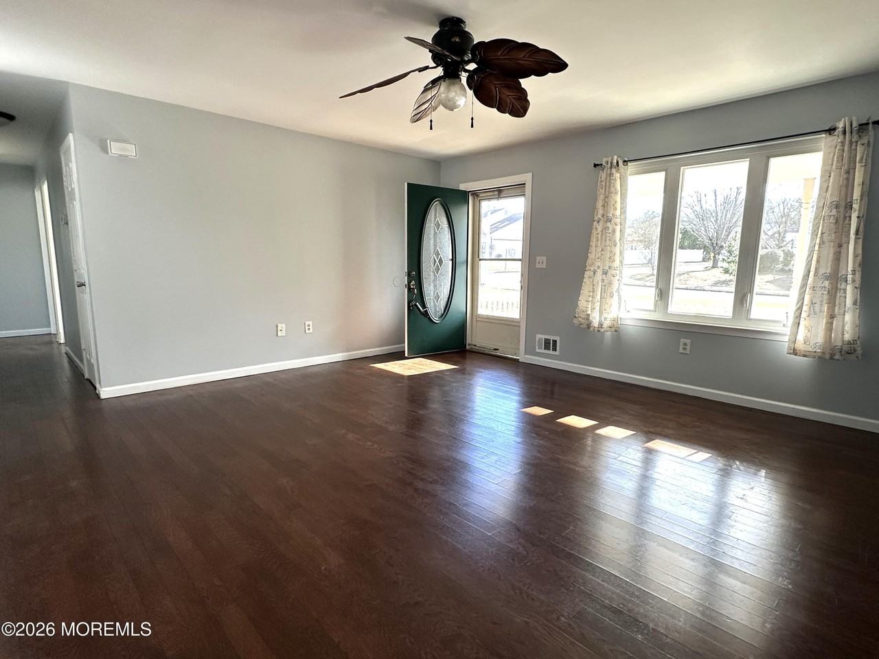 185 Ravenwood Blvd - Photo 3 of 20