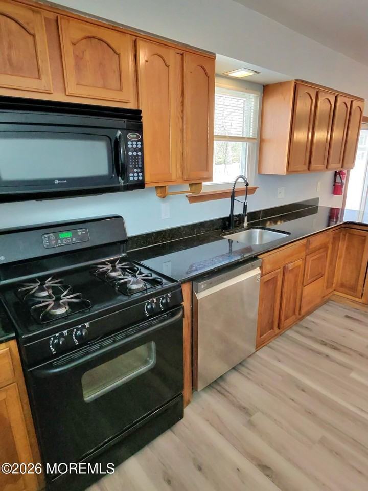 185 Ravenwood Blvd - Photo 4 of 20