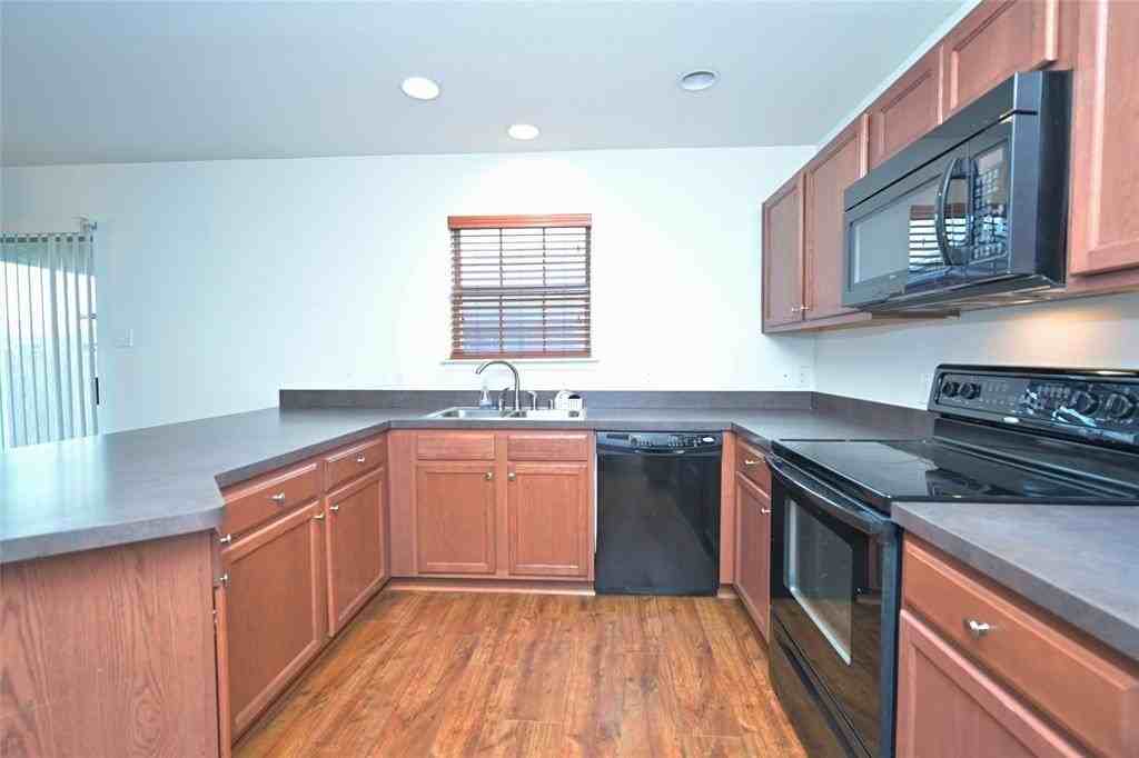 941 Newberry Trl - Photo 3 of 40