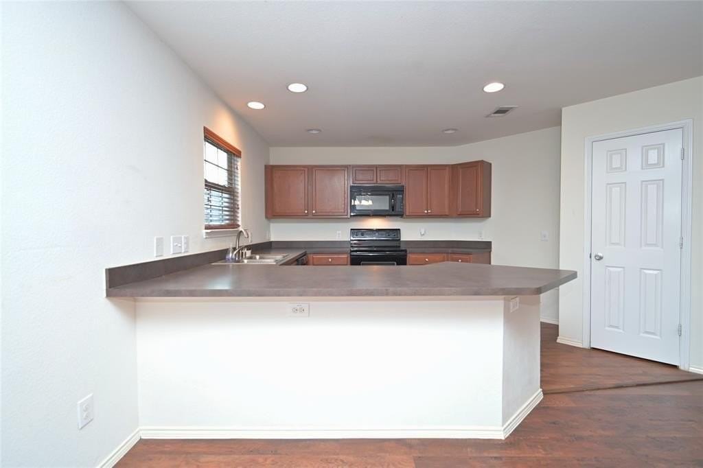 941 Newberry Trl - Photo 5 of 40