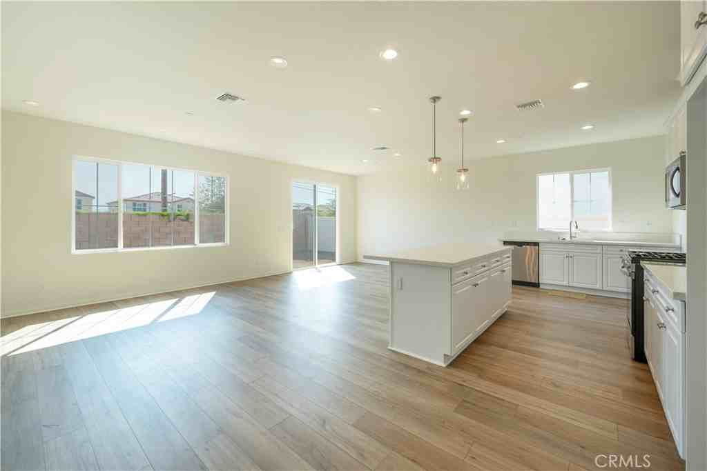 9654 Honeyberry Ln - Photo 3 of 38