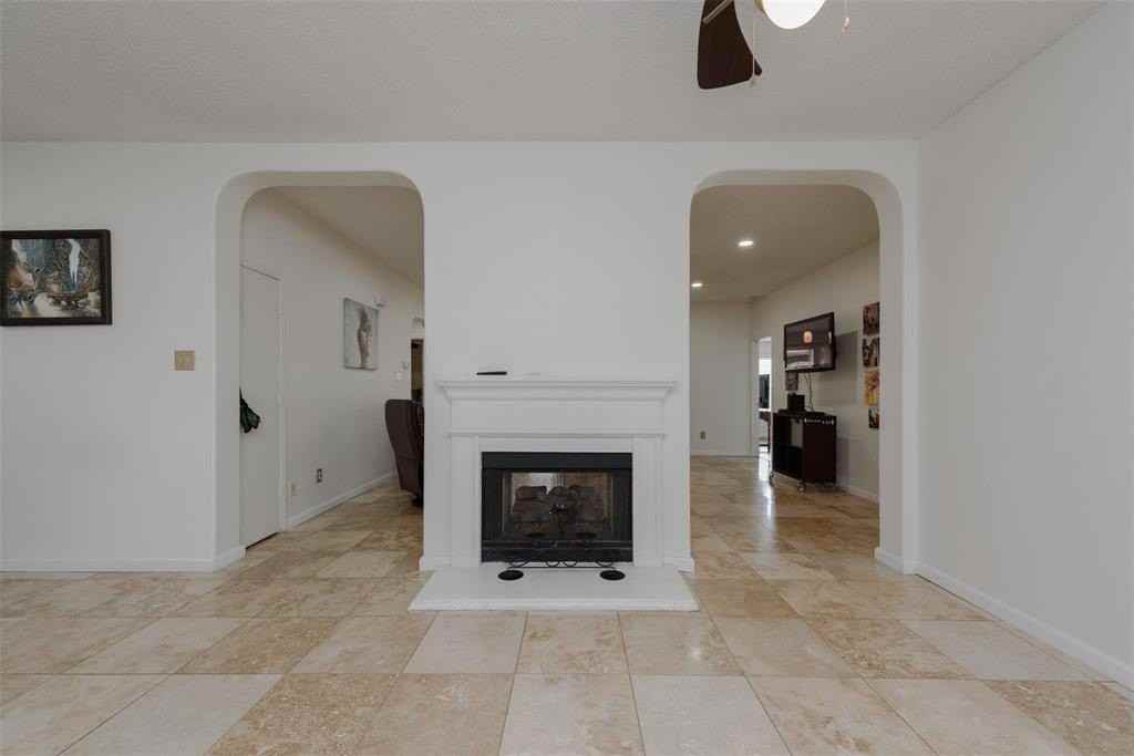 640 Alcove Dr - Photo 5 of 21