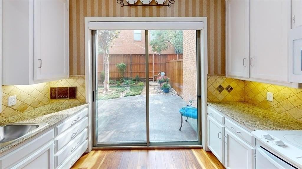 5734 Remington Park Sq - Photo 3 of 19