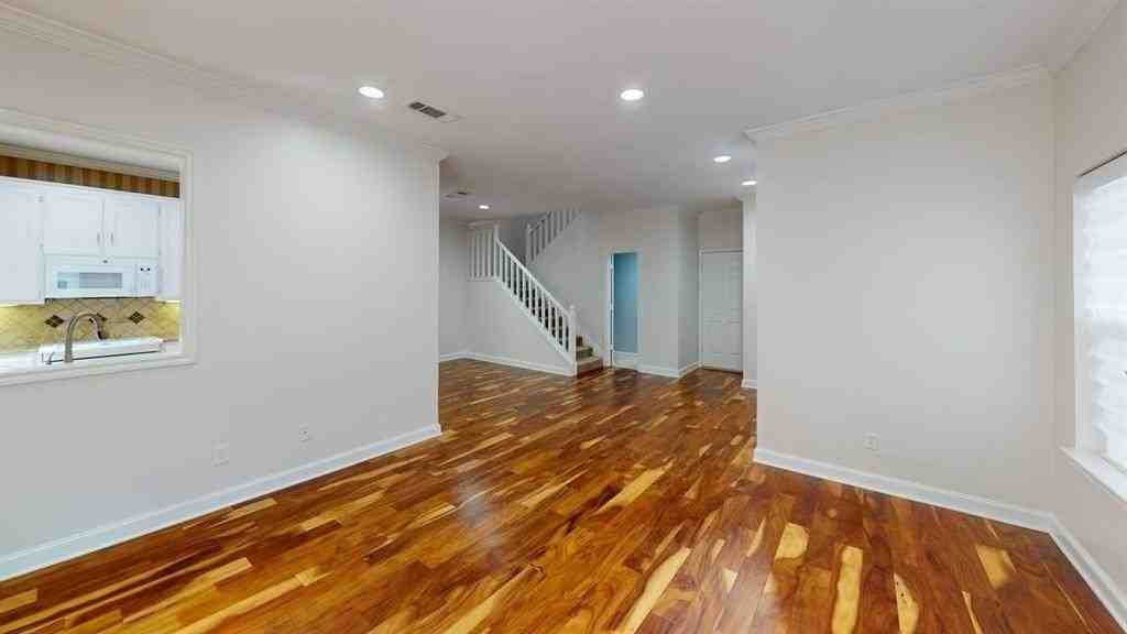 5734 Remington Park Sq - Photo 4 of 19