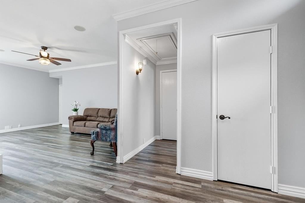 3103 Creekwood Dr - Photo 3 of 25