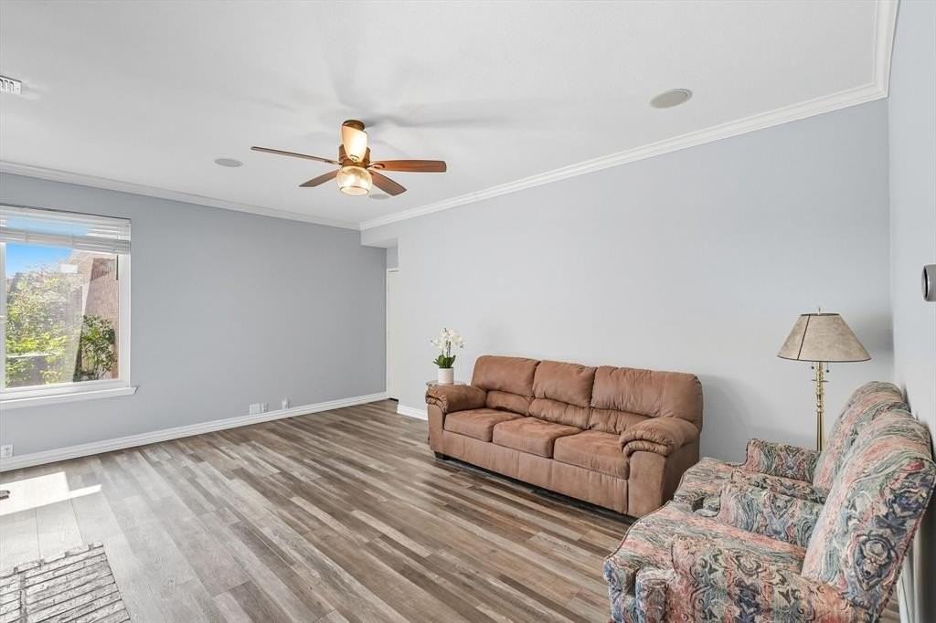 3103 Creekwood Dr - Photo 4 of 25