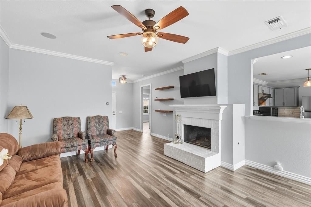 3103 Creekwood Dr - Photo 5 of 25