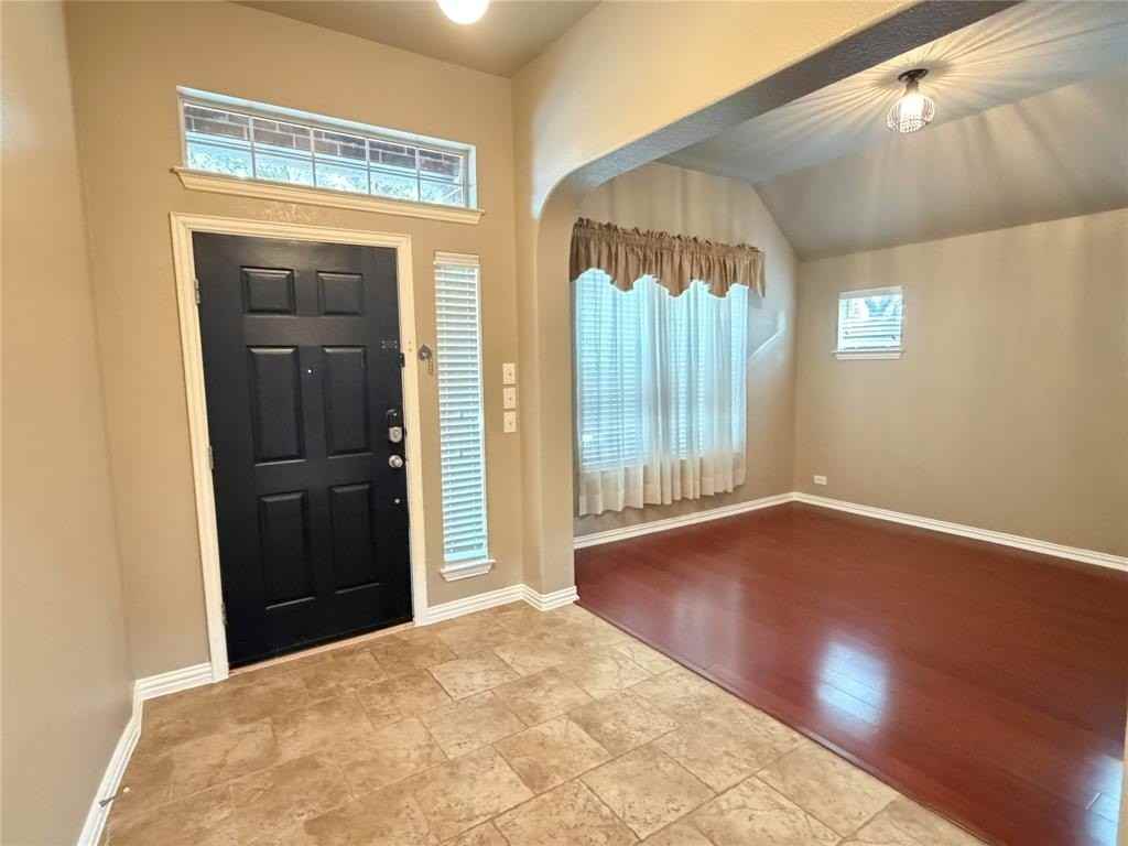 10329 Stoneside Trl - Photo 4 of 24