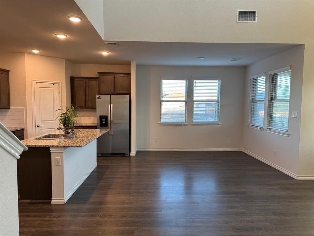 411 Smokey Trl - Photo 4 of 21