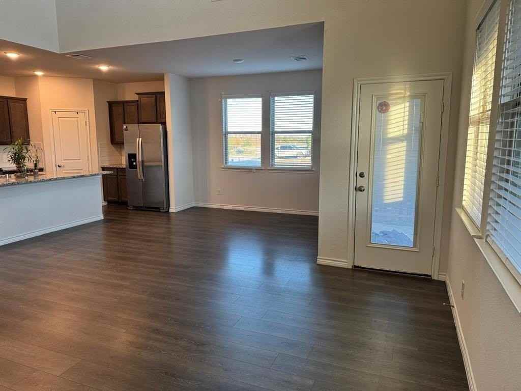 411 Smokey Trl - Photo 5 of 21