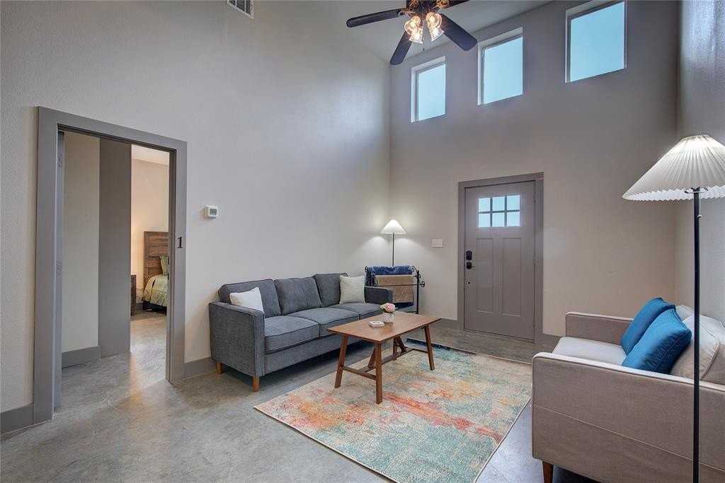 600 Maple St - Photo 5 of 35