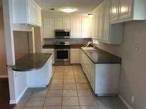 528 Park Center Blvd - Photo 2 of 18