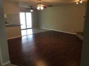 528 Park Center Blvd - Photo 4 of 18