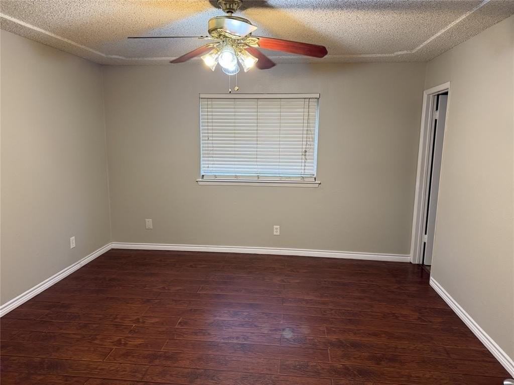 528 Park Center Blvd - Photo 6 of 18