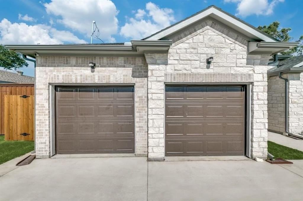 1703 14th St - Photo 2 of 13