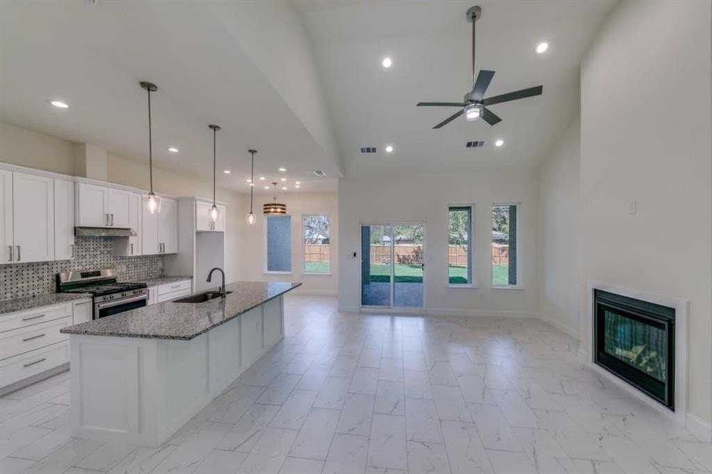 1703 14th St - Photo 3 of 13