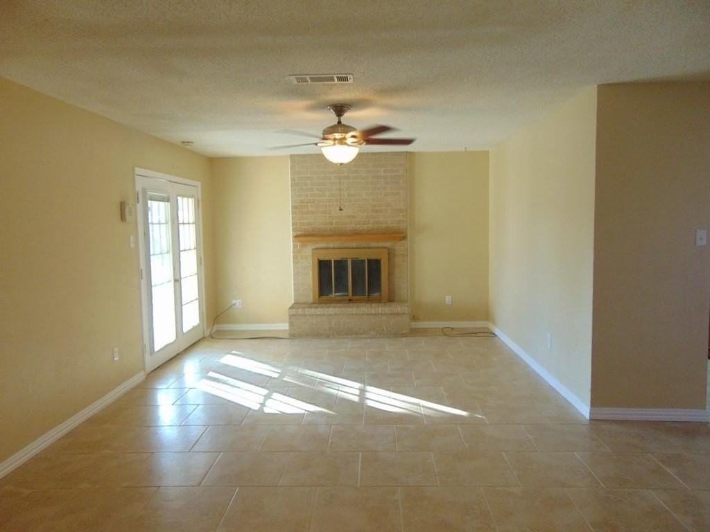 2114 E Park Row Dr - Photo 3 of 20