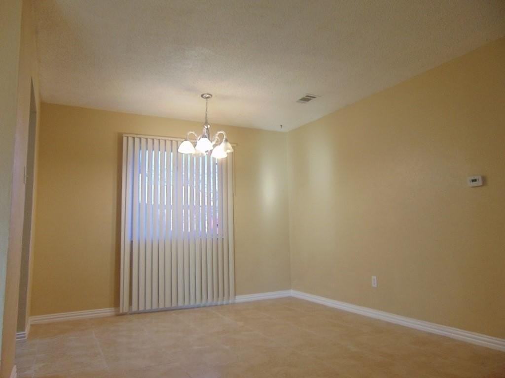 2114 E Park Row Dr - Photo 4 of 20