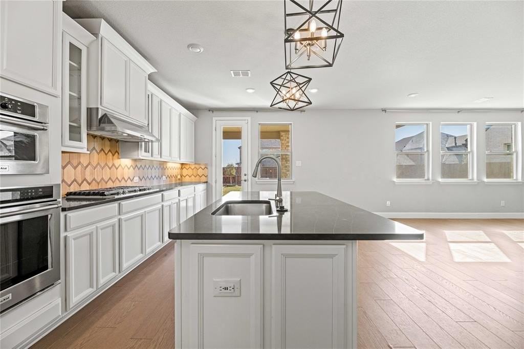 2148 Chapman Ln - Photo 4 of 29