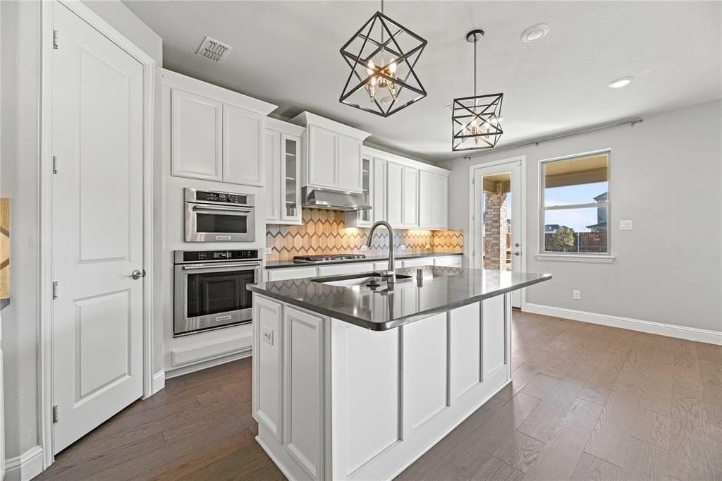 2148 Chapman Ln - Photo 5 of 29