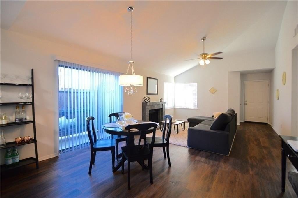 518 Hunters Glen St - Photo 3 of 20