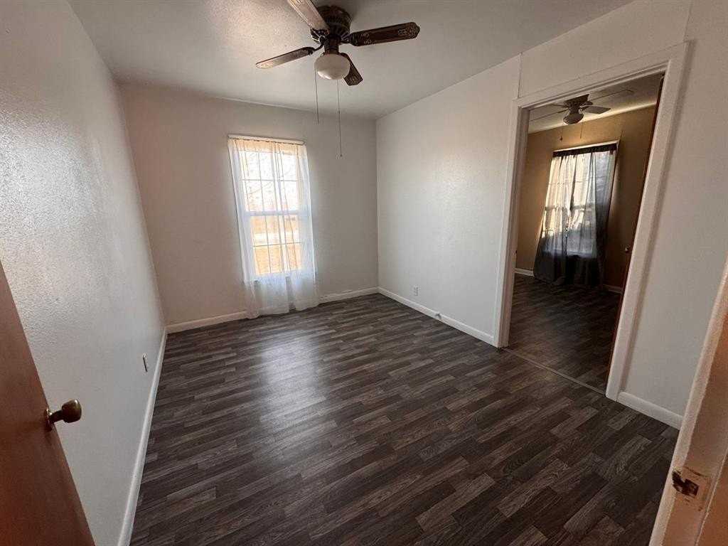 702 4th St - Photo 7 of 10