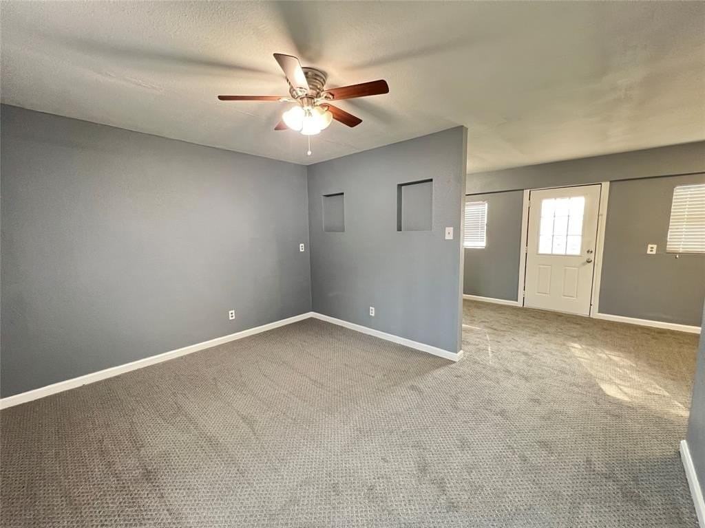 213 Alexander Ct - Photo 2 of 19