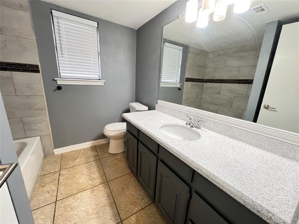 213 Alexander Ct - Photo 5 of 19