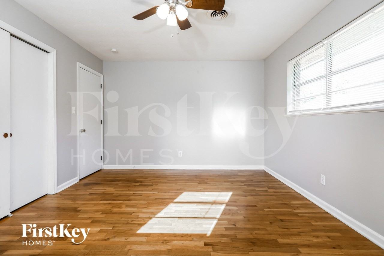 5562 Hood St - Photo 7 of 14