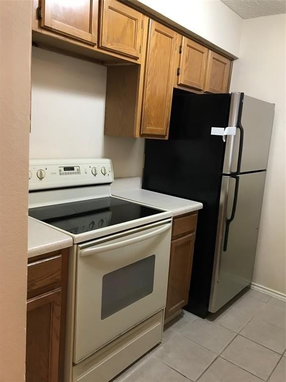 9807 Walnut St #303 - Photo 5 of 10