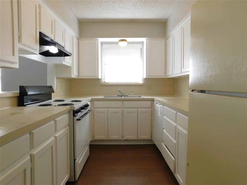 2214 Bernard St - Photo 6 of 16