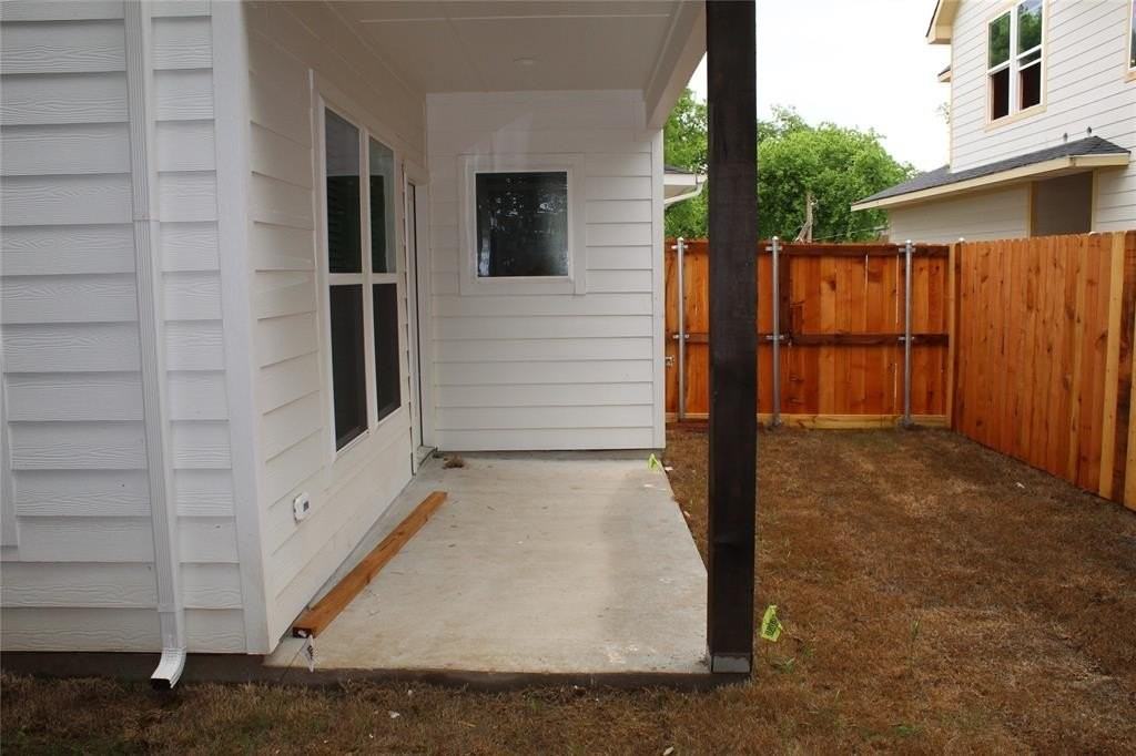 810 Dover St - Photo 4 of 4