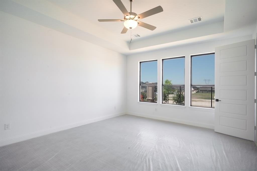 370 Shirebrook Ln - Photo 5 of 10