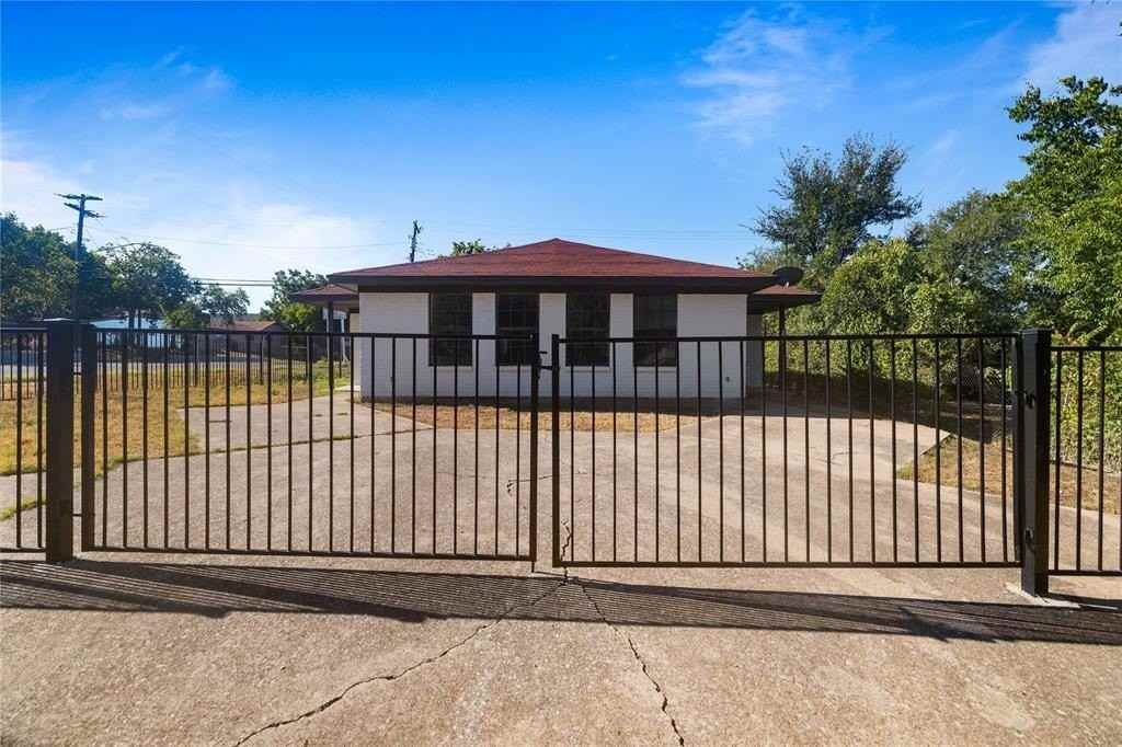 2540 Avenue H - Photo 3 of 26