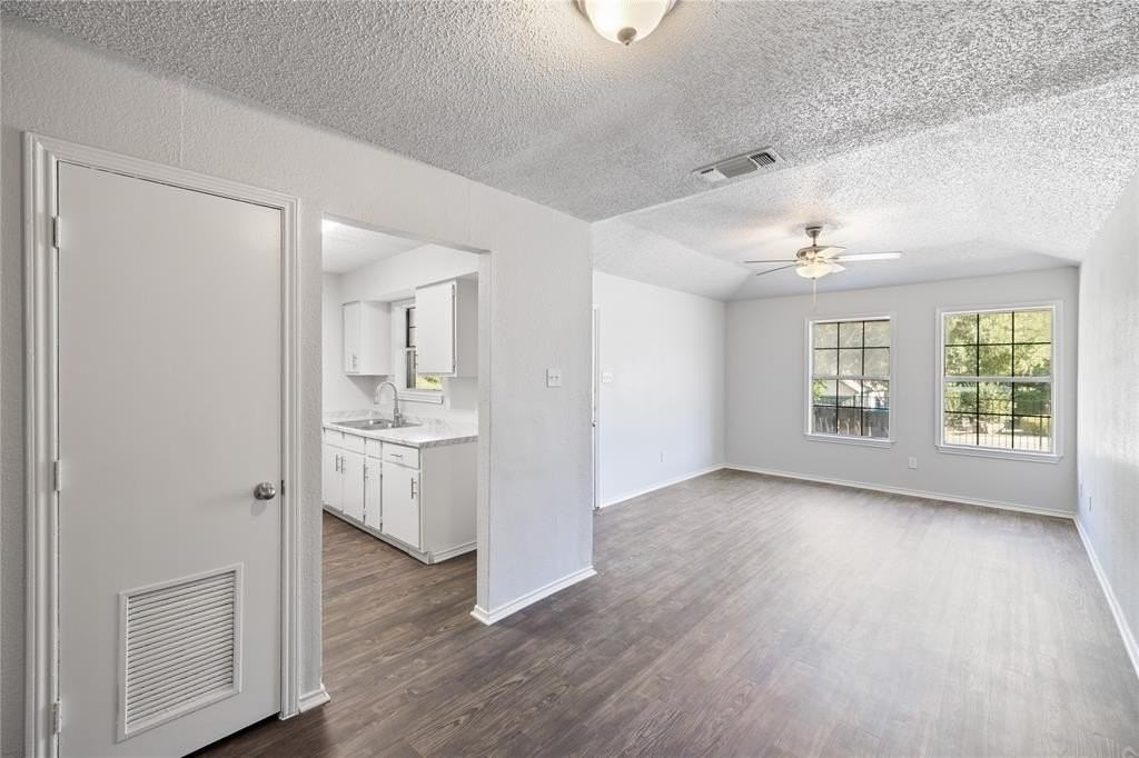 2540 Avenue H - Photo 6 of 26